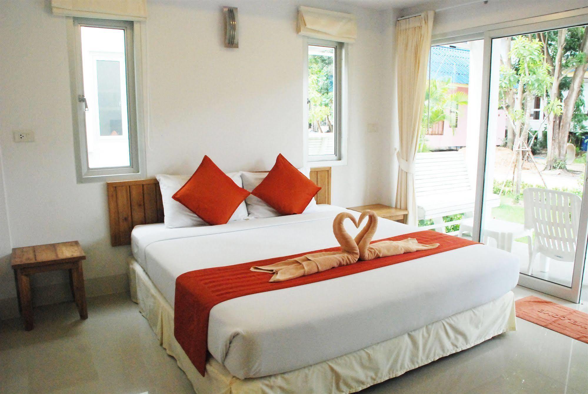 Amity Beach Resort Maret Luaran gambar