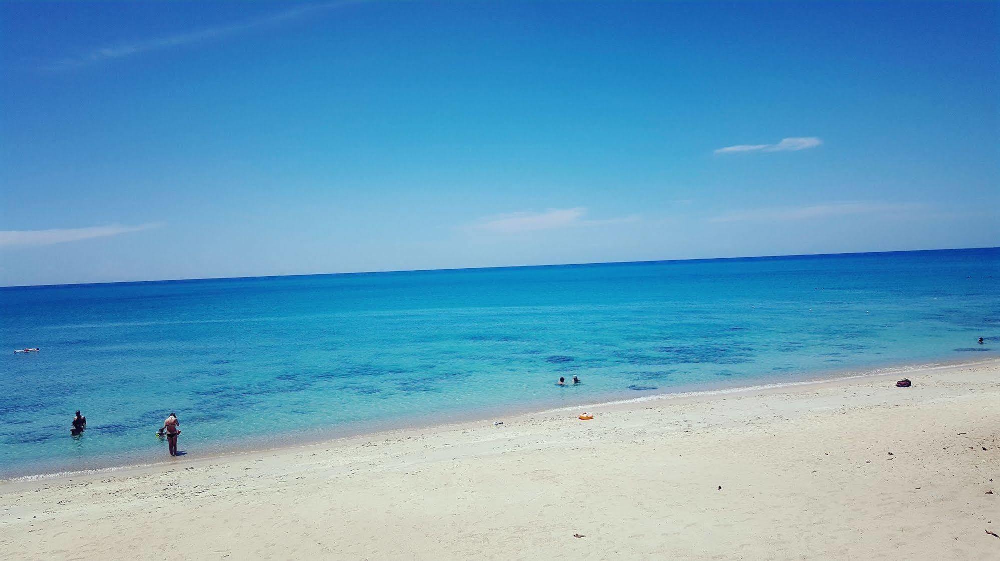 Amity Beach Resort Maret Luaran gambar